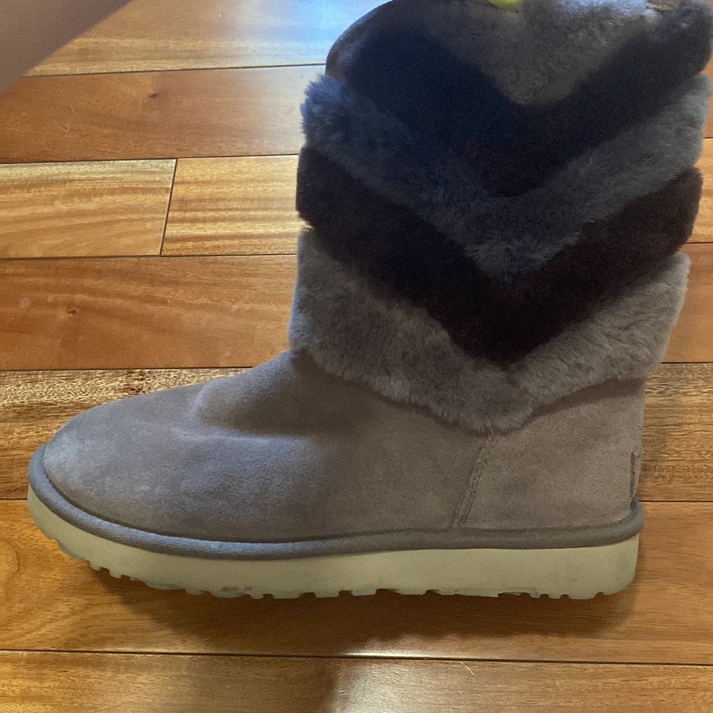 Short Uggs. - image 4